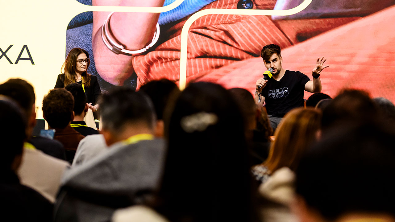 Apresentação para o público no evento